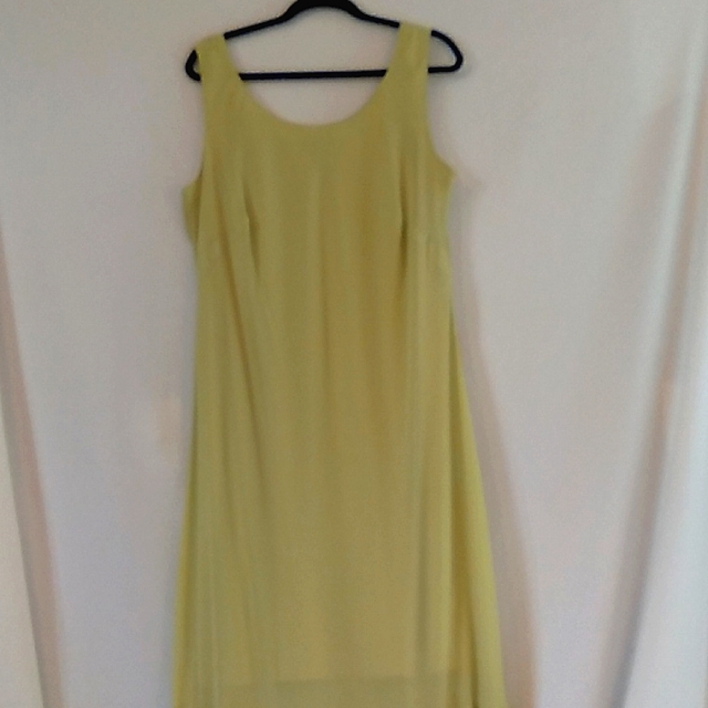 Spring Green and Perfect for Events! - Picture 3 of 4